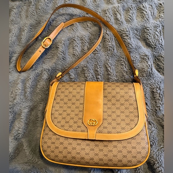 Gucci Handbags - Gucci Vintag Crossbody Bag